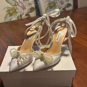 Wittner White Pearl Bow Heels